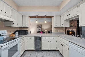 Fridge, microwave, oven, stovetop - Knolls 0123 a wonderful condo with great amenities in Osage Beach! (Osage Beach)