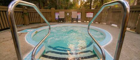 Bain à remous extérieur