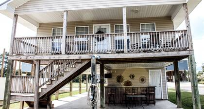 Waterfront/Boat launch! Book Now! Located on a Bayou just off Bayou Lacroix