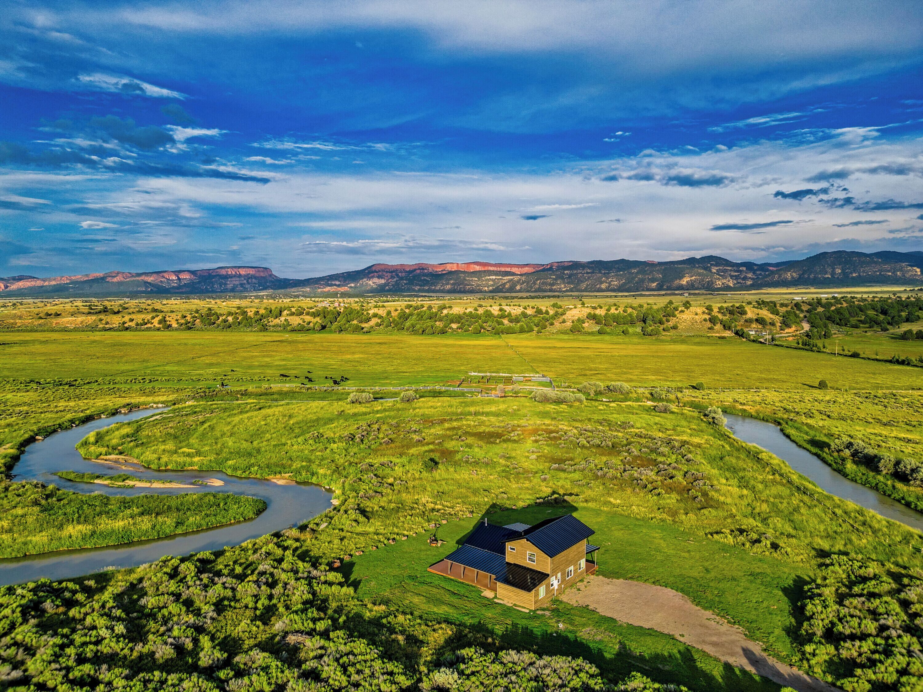 Secluded Luxury Riverfront Ranch on 13 Acres for Bryce & Zion Fiber Internt
