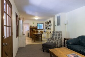 Interior - Streamside deck and relaxing Sierra home (Sierra City)