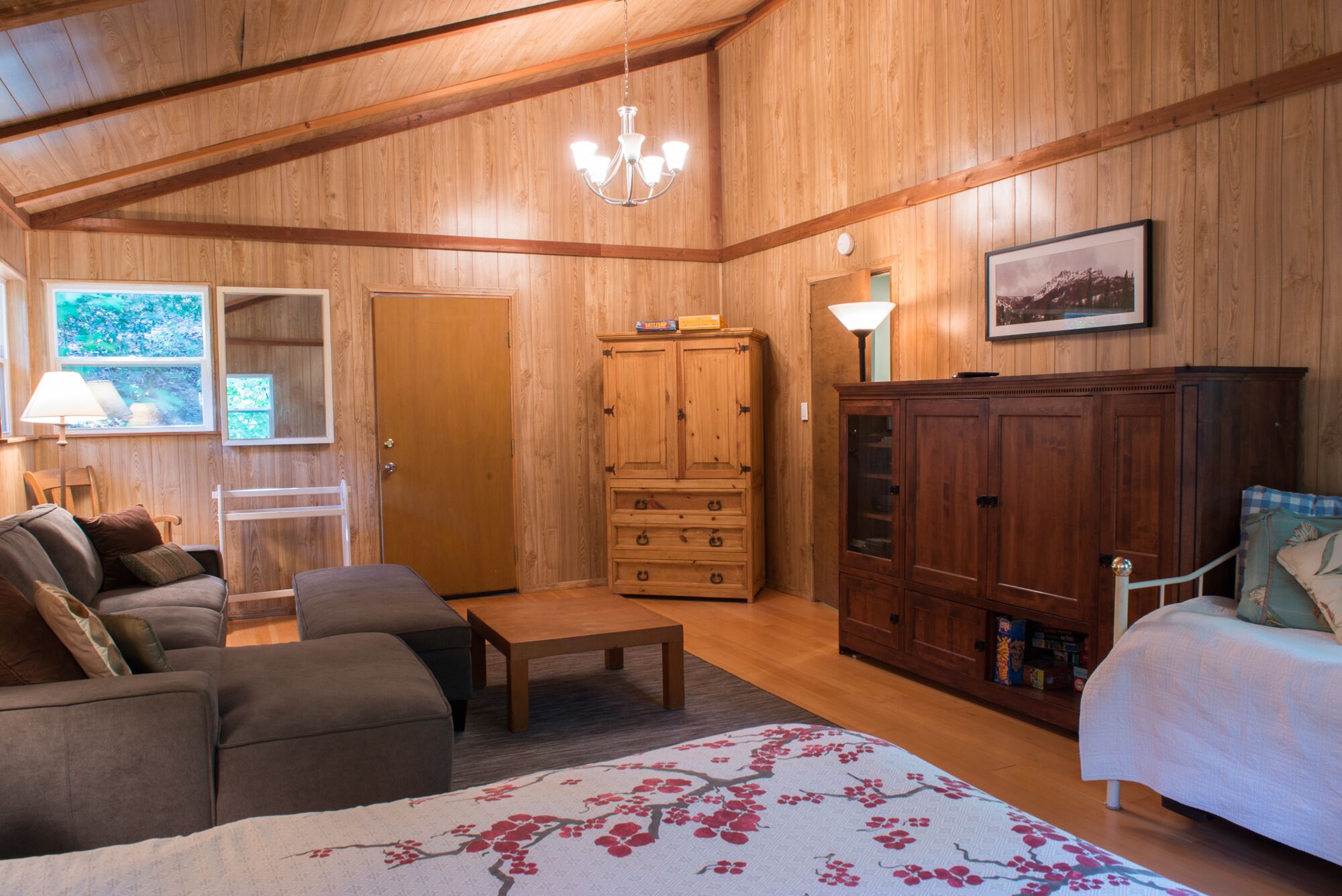 Streamside deck and relaxing Sierra home