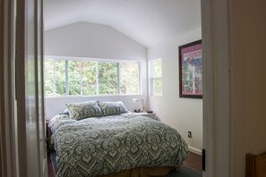 3 habitaciones, escritorio, wifi gratis y ropa de cama