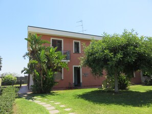 Exterior - Three room apartment :Seafront residence with pool and garden (Santa Tecla di Acireale)