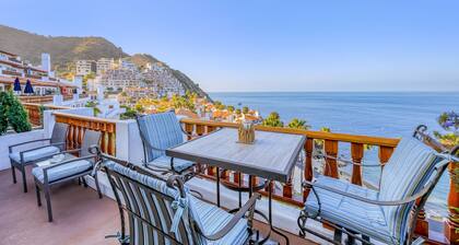 Helle und luftige Villa, weitläufiger Meerblick, Golfwagen, WIFI