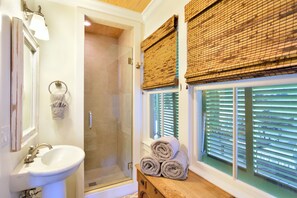 Shower, hair dryer, towels - ~ Chick-A-Pea Cottage ~ Enjoy Key West’s charisma, with a pool, and parking! (Key West)
