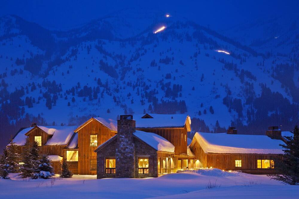 Luxury cabin in Teton Village, sold for Holidays