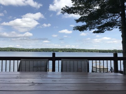 Lakeshore Cabin On The Waters Edge of Bone Lake