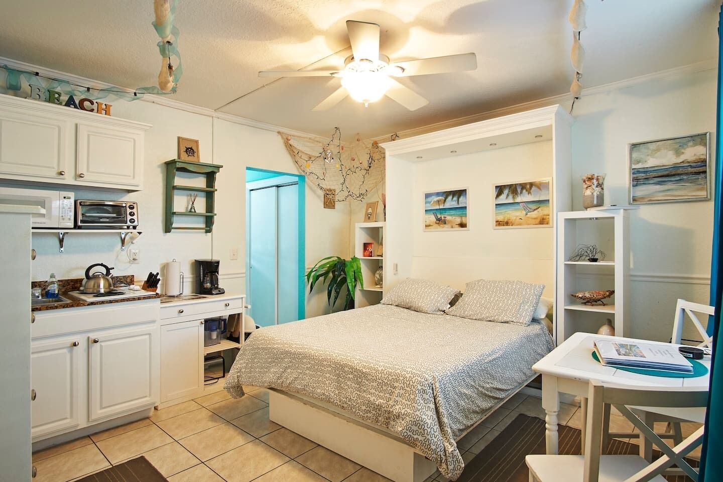 Beach Condo, Heated Pool, Free Parking, 2 Minute Walk to Ocean