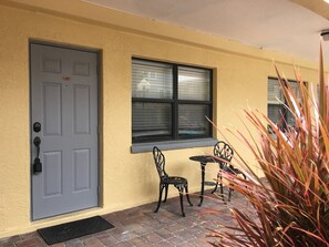 Terrace/patio - Beach Condo, Heated Pool, Free Parking, 2 Minute Walk to Ocean (Redington Beach)