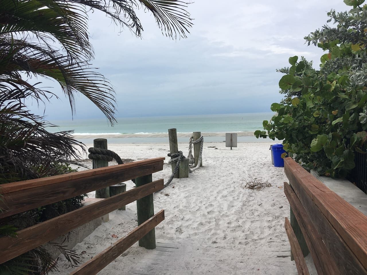 Espreguiçadeiras, toalhas de praia 