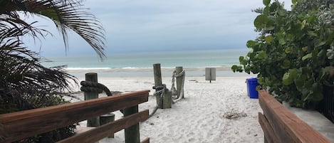 Liegestühle, Strandtücher