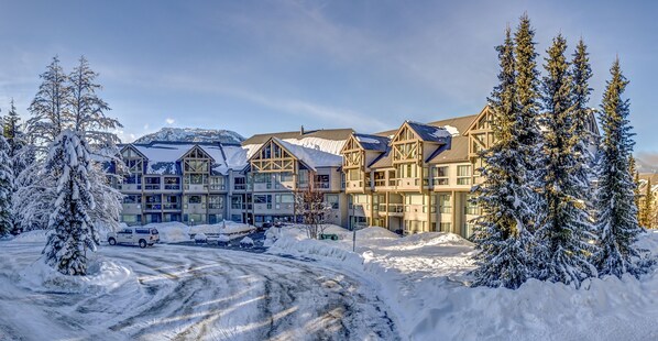 Experience the charm of this traditional hotel, offering stunning views of the surrounding landscape from its spacious balconies and large windows.