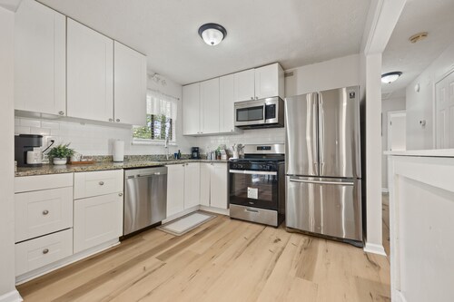 6BDR SLEEP12 Decatur Home 18 min from city!