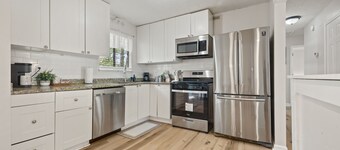 6BDR SLEEP12 Decatur Home 18 min from city!