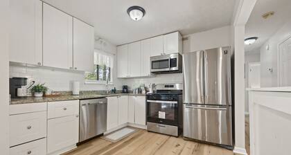 6BDR SLEEP12 Decatur Home 18 min from city!