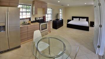 8 bedrooms, desk, iron/ironing board, travel crib