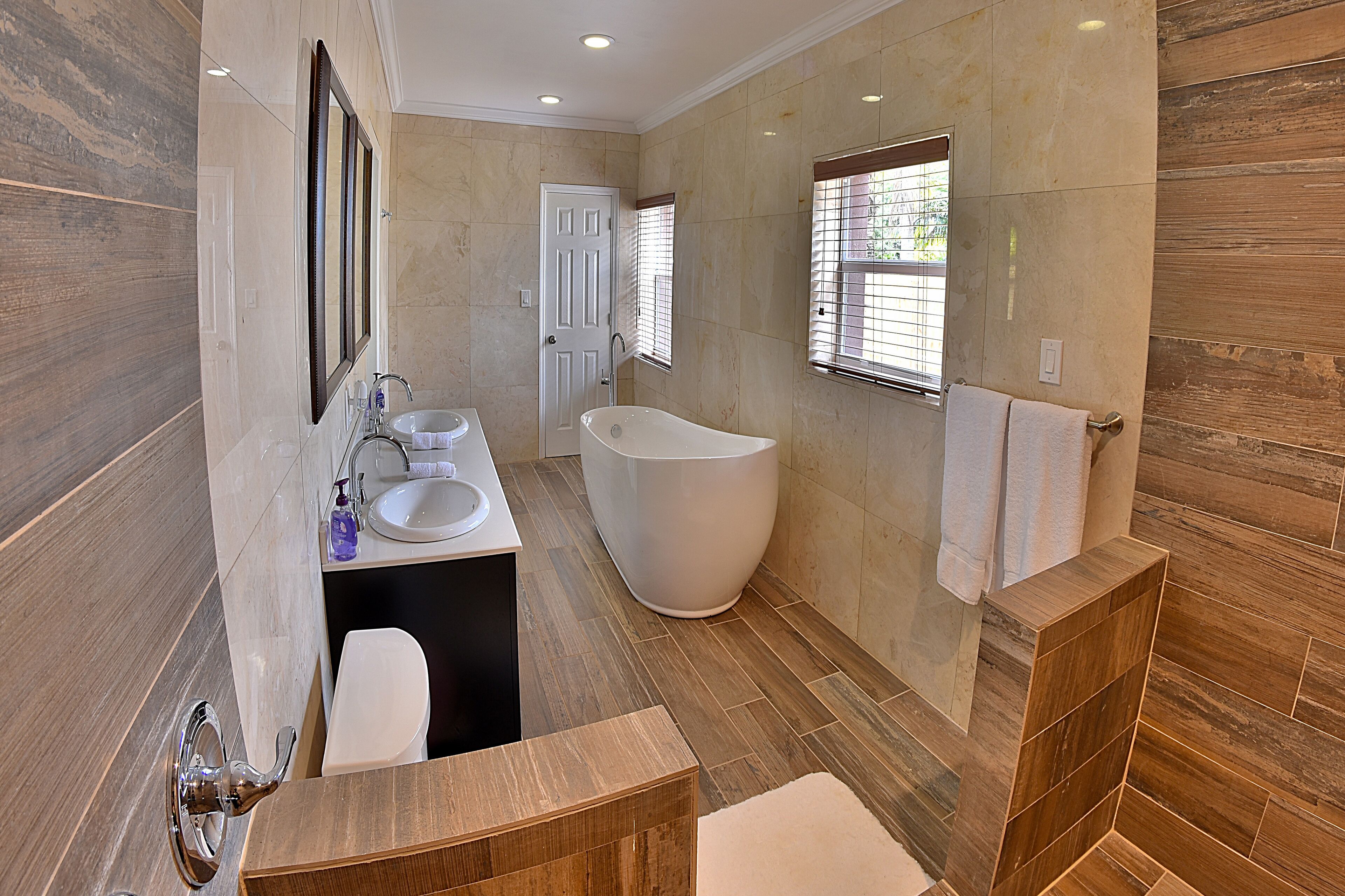 Decadent Compound (rate includes all 5 houses located inside a compound)