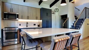 Private kitchen - 🌲Timberline A3A Premier 2-Bedroom + Loft ~ 3/bath ~Hot Tub~Pool~WiFi~Ski-in/out🌲 (Snowmass Village)