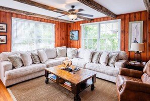 Smart TV, fireplace - Captain's Boathouse- Kayaks, Private Dock, Views! (St Simons Island)