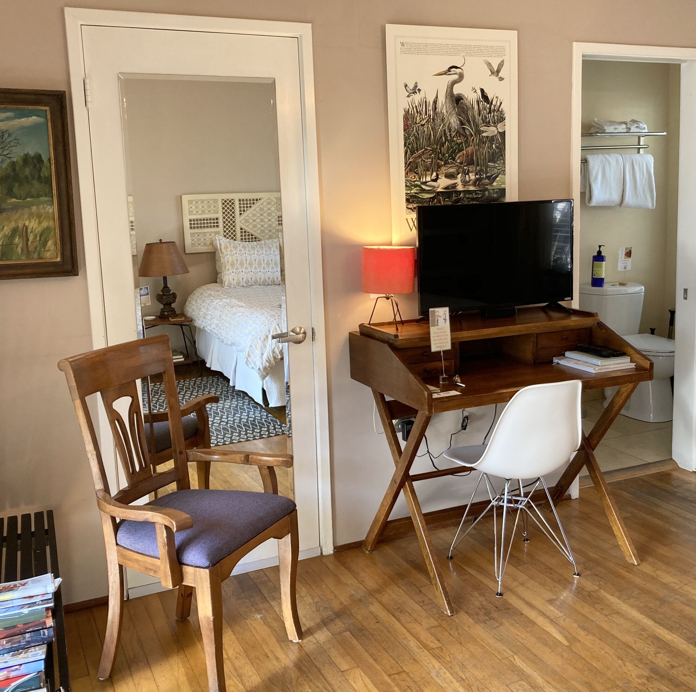 BEACH-HIKE-GOLF Sparkling Clean Sunny Private Studio