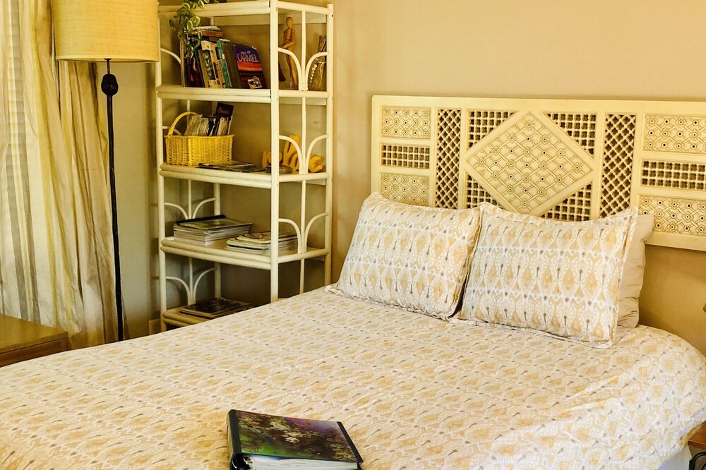 BEACH-HIKE-GOLF Sparkling Clean Sunny Private Studio