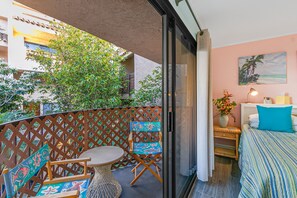 2 habitaciones, tabla de planchar con plancha, cuna de viaje y wifi