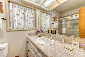 Secador de pelo y toallas