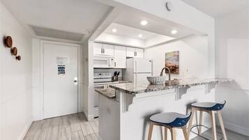 Refrigerador, microondas, horno y lavavajillas