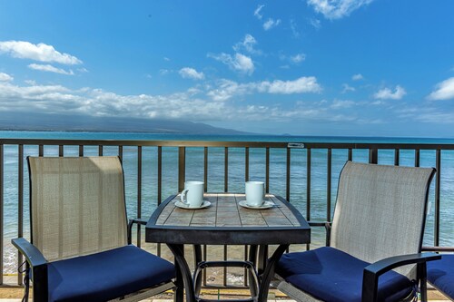 Kanai A Nalu -yksikkö 302 Oceanfront merinäköala!  Hiljainen koti kuunnella meren ääniä