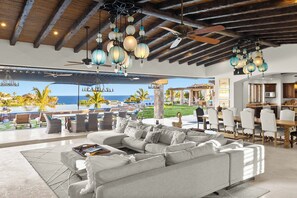 Outdoor dining - Luxury Villa on Sprawling Property - Gym & Big Pool. 2-min Walk to Beach, 5-min Taxi to DT Cabo (Cabo San Lucas)