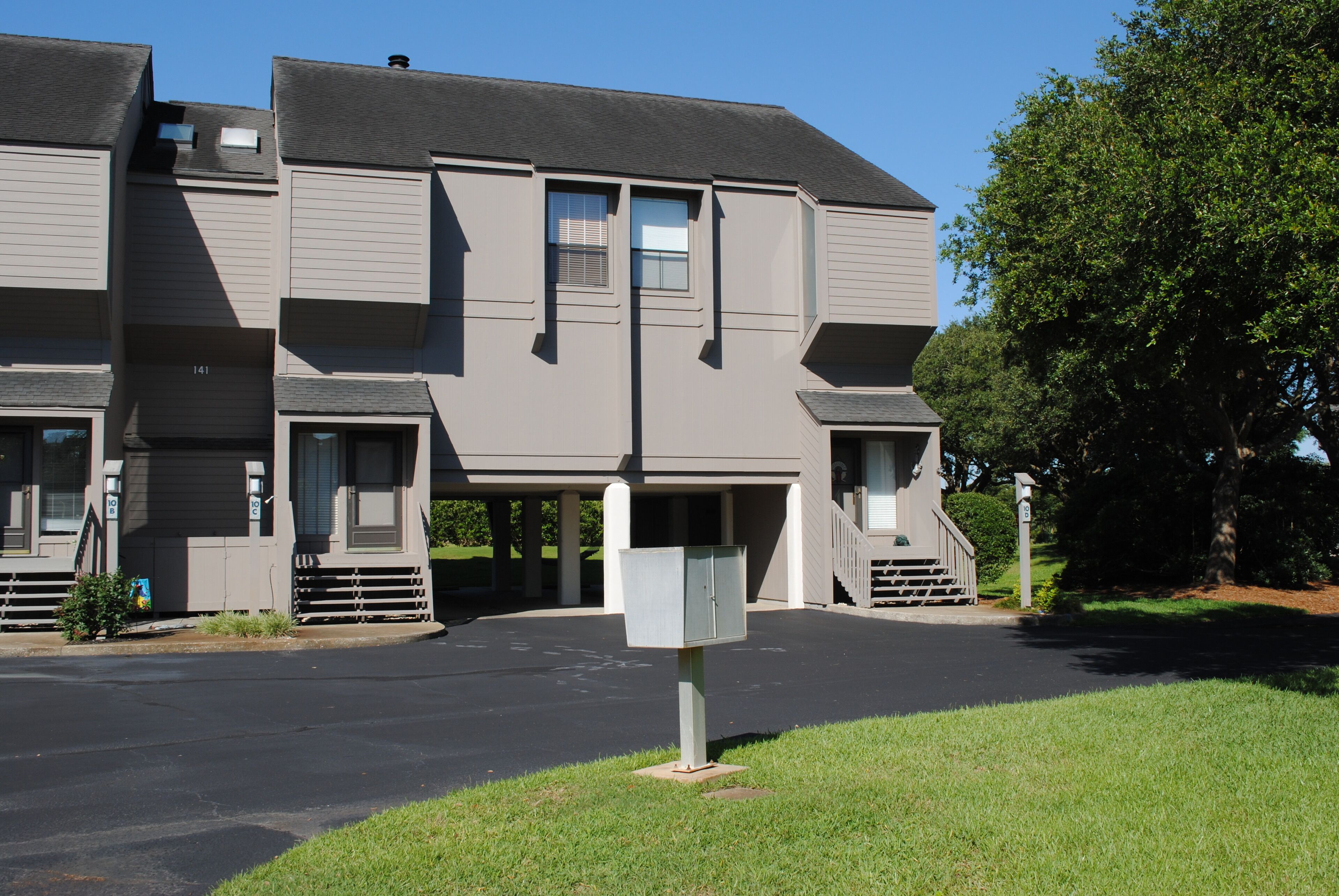 Villa with community pool access located within gated community of Litchfield By the Sea.