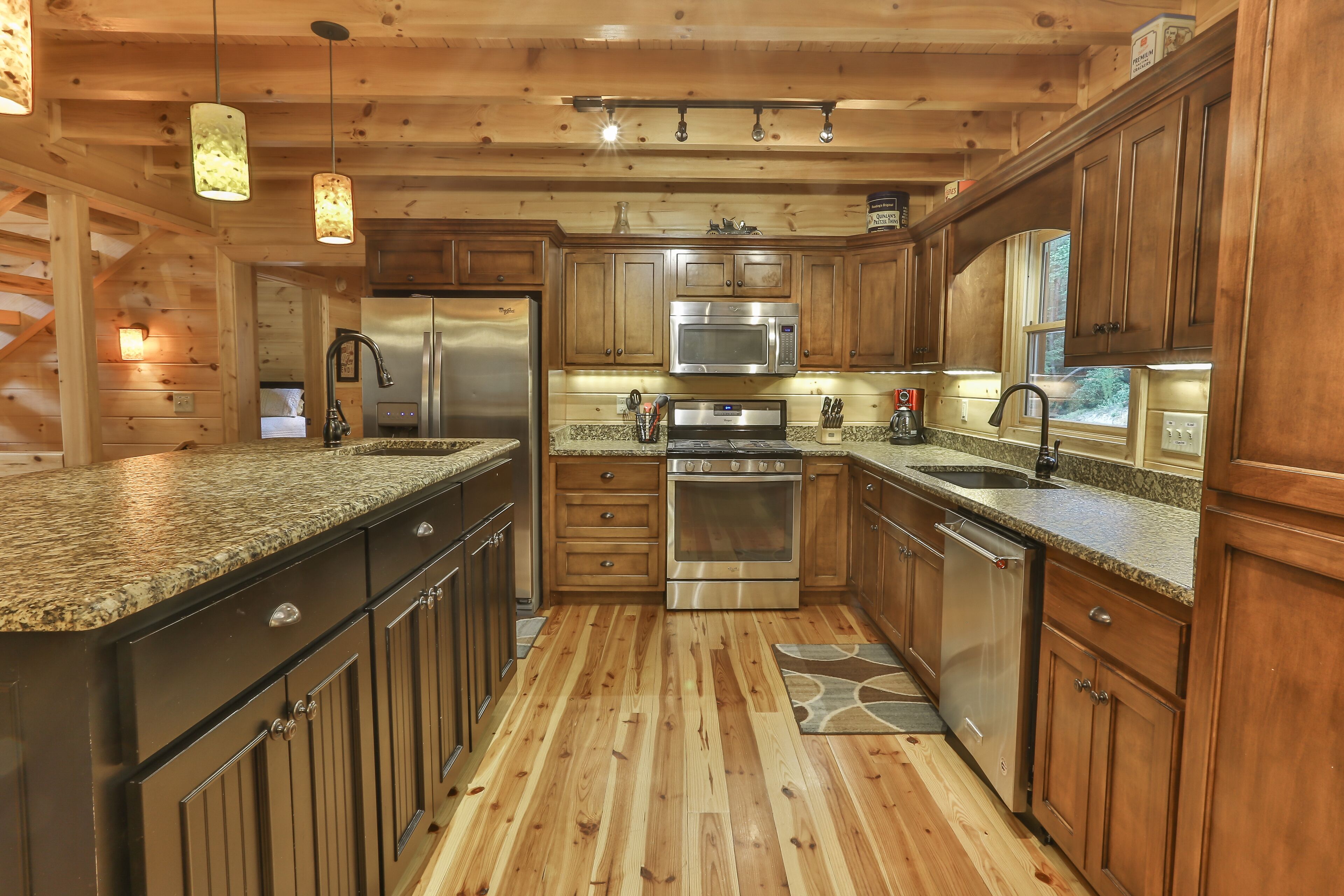 Waterfront Lodge- Over 750' Riverfront, Hot Tub, Pool Table, Porches in Ellijay 