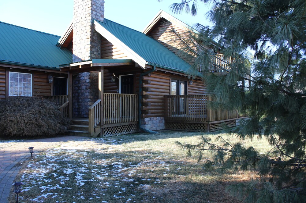 Lone Jack Cabin - Studio Suite
