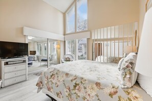 4 bedrooms, iron/ironing board, internet, bed sheets