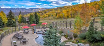 🌲Timberline C2E Deluxe 2-Bedroom ~Hot Tub~Pool~WiFi~Ski-in/out~Local Shuttle🌲