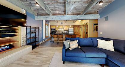 🌲Timberline C2E Deluxe 2-Bedroom ~Hot Tub~Pool~WiFi~Ski-in/out~Local Shuttle🌲