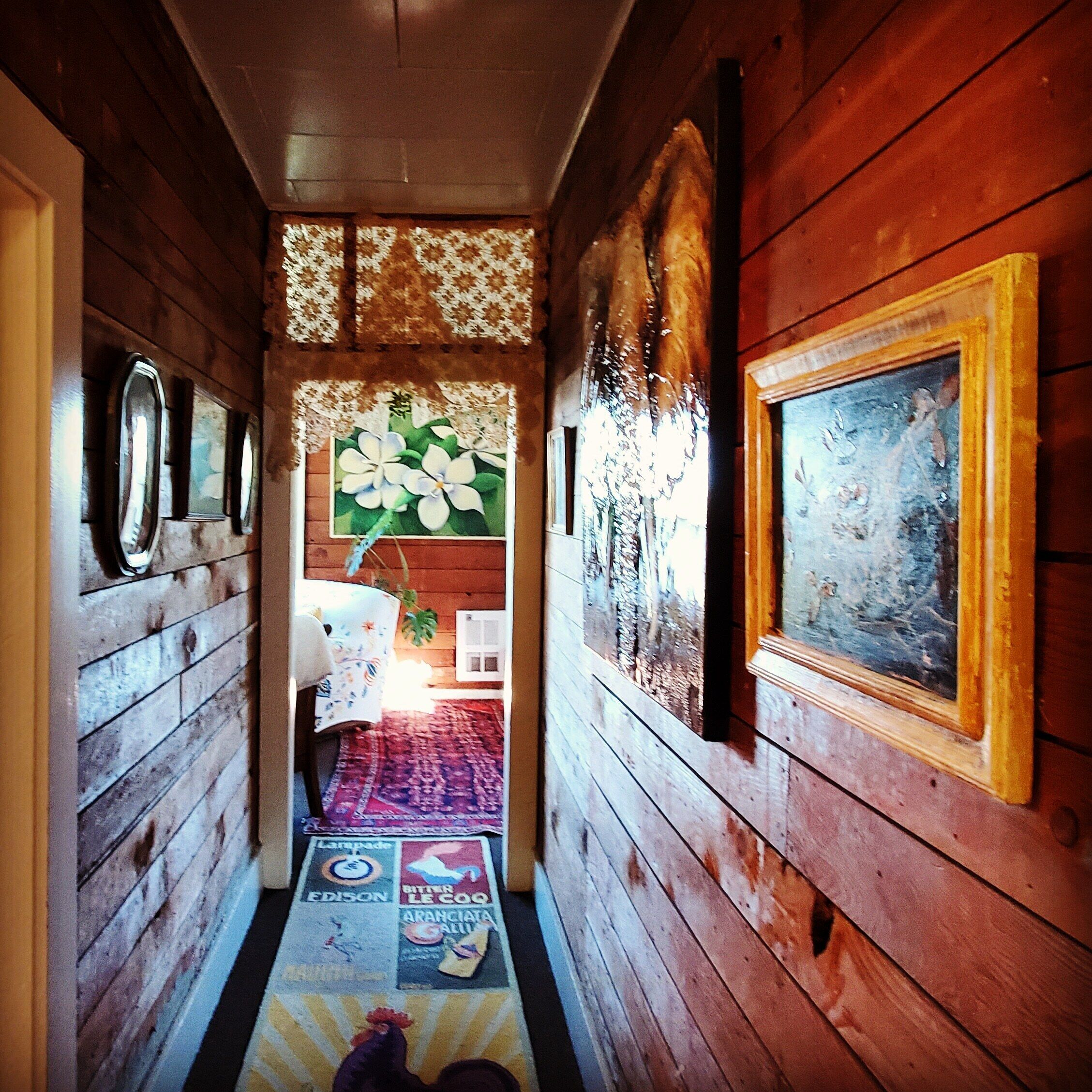 Sparrow's Nest Charming Vintage Apartment with Bay Views