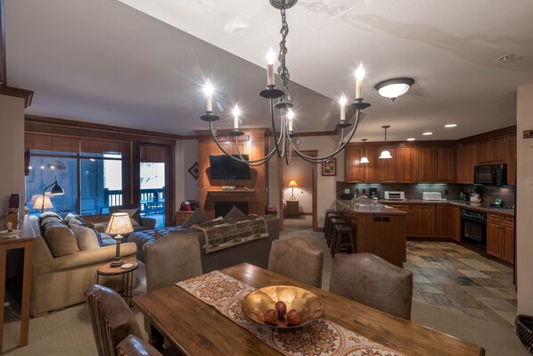 Interior - Luxurious condo next to the lifts, 2 master bedrooms, free wifi, & parking. (Copper Mountain)