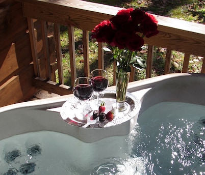 Romantic Pet Log Cabin with hot tub, waterfall, wifi, gas grill, firepit creek