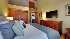 2 bedrooms, iron/ironing board, travel cot, Internet