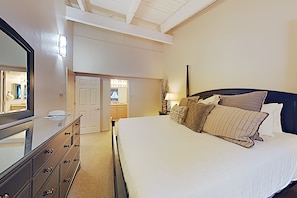3 bedrooms, iron/ironing board, internet, bed sheets