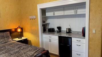 3 habitaciones, escritorio, tabla de planchar con plancha y wifi gratis