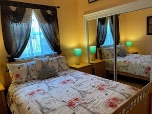 3 bedrooms, desk, iron/ironing board, free WiFi