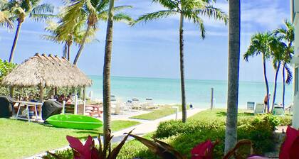 Private Tropical Beach White Sand-No Stairs-King Bed-Heated Pool- Superfast WiFi