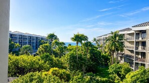 A resort with multiple-story buildings, lush greenery, and a clear sky. - 2 Bdrm Monthly ocean view, expansive porch ,renovated unit Key West Fabulous (Key West)