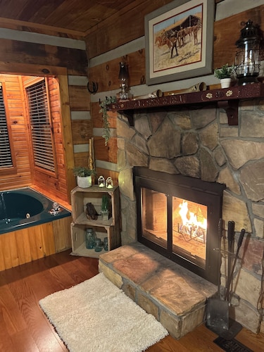 Extremely clean cabin in a quiet setting with an outdoor fire pit.