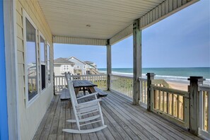 Outdoor dining - Five Bedroom Oceanfront Home - Just Chilln (North Topsail Beach)