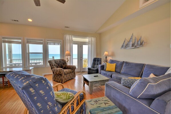 Téléviseur connecté, lecteur de DVD, livres