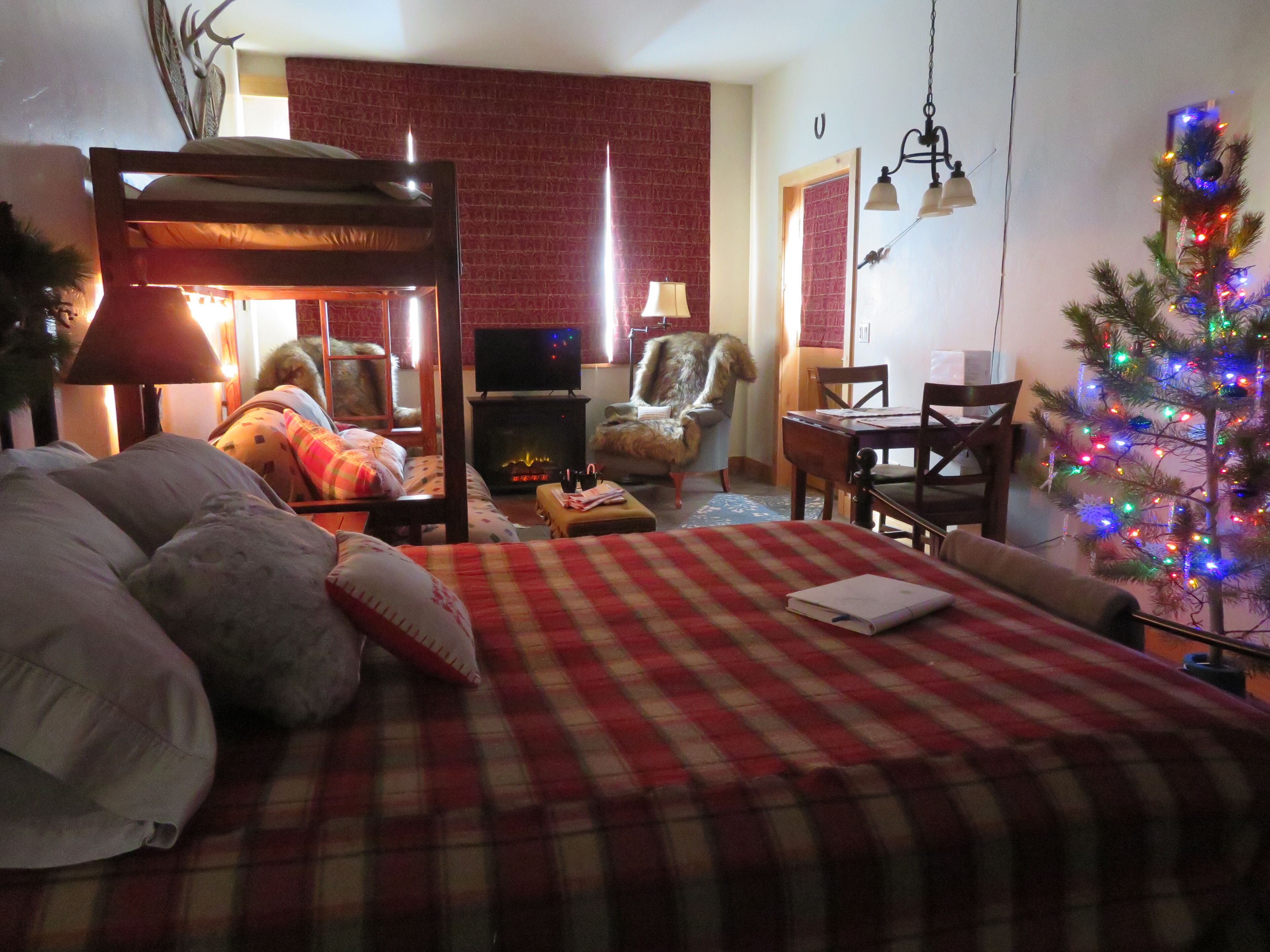 Remote location! Adequate vehicles and tires are necessary. Shared hot tub